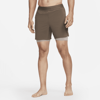por inadvertencia sangrado sacudir Nike Yoga Men's 2-in-1 Shorts. Nike.com