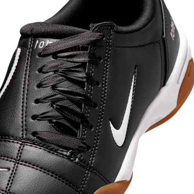 รองเท้าผู้หญิง Nike Total 90