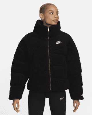 Nike Sportswear Therma-FIT City Series Damesjack van hoogpolige fleece met  synthetische vulling. Nike BE
