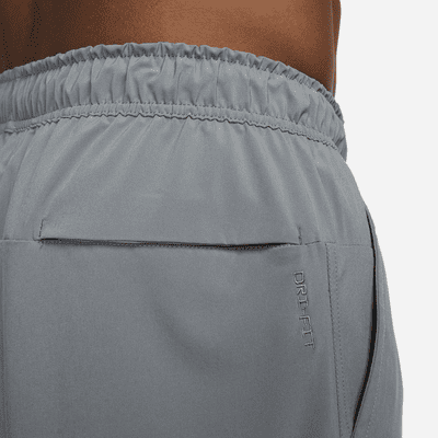 Shorts versátiles sin forro Dri-FIT de 13 cm para hombre Nike Unlimited