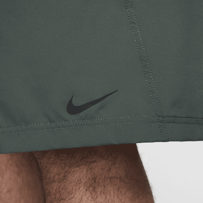 Shorts versátiles Dri-FIT de 23 cm sin forro para hombre Nike Form