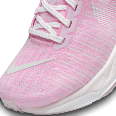 Tenis de correr en carretera para mujer (extraanchos) Nike Invincible 3