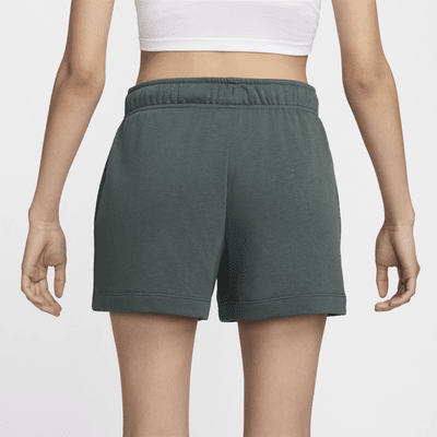 Shorts con gráfico de tiro medio para mujer Nike Sportswear Club Fleece