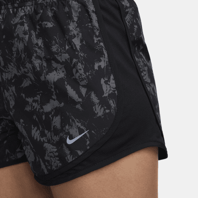 Shorts de correr Dri-FIT estampados con forro de ropa interior para mujer Nike One Tempo