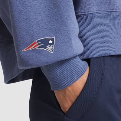 Sudadera de cuello redondo sin cierre Nike de la NFL para mujer New England Patriots Rivalries Collection Oversized
