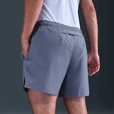 Nike Challenger multifunctionele 2-in-1 herenshorts met Dri-FIT (13 cm)