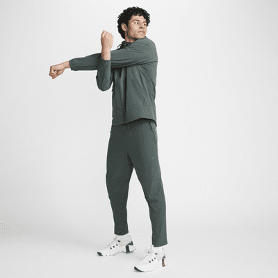 Pants versátiles Dri-FIT de pierna entallada para hombre Nike Unlimited