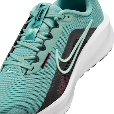 Tenis de correr en pavimento para mujer Nike Downshifter 13 (extraancho)
