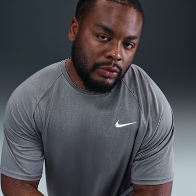 Playera de natación Hydroguard de manga corta para hombre (talla amplia) Nike Essential Dri-FIT