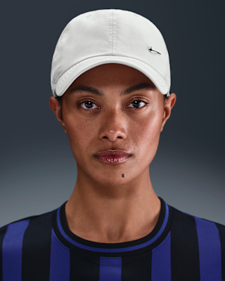 Женская кепка Nike Dri-FIT Club Unstructured Metal Swoosh Cap