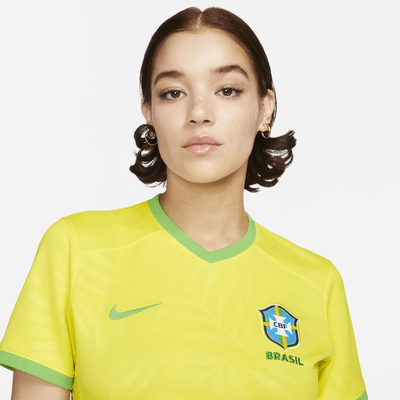 Jersey de fútbol Nike Dri-FIT de Brasil local 2023 Stadium para mujer