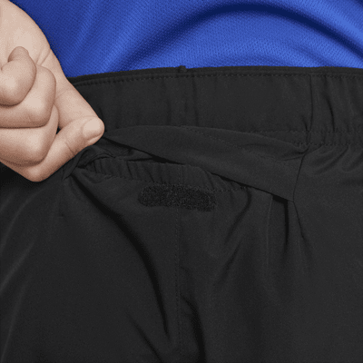 Shorts da training Nike Dri-FIT Challenger – Ragazzo