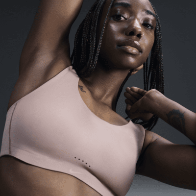 Bra deportivo de media sujeción con almohadillas para mujer Nike Alate Coverage