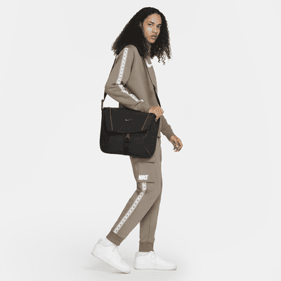 nike sportswear essentials messenger bag