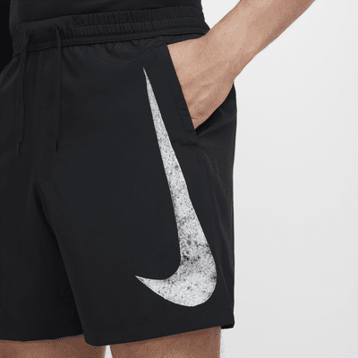 Shorts versátiles Dri-FIT de 18 cm sin forro para hombre Nike Form Swoosh