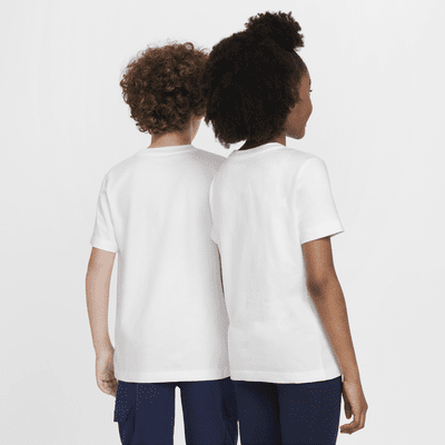 Playera para niños talla grande Nike Sportswear