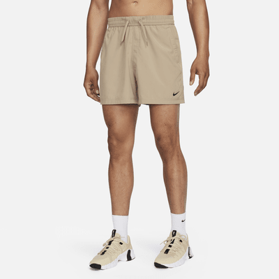 Shorts versátiles Dri-FIT de 13 cm sin forro para hombre Nike Form