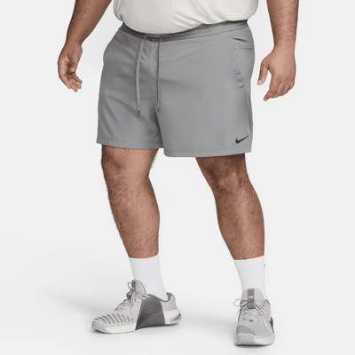 Shorts versátiles Dri-FIT de 13 cm sin forro para hombre Nike Form