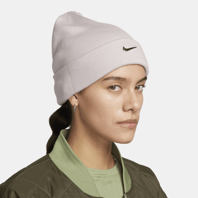 Nike Peak Gorro con logotipo Swoosh metalizado y doblez estándar