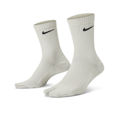 Nike Everyday Plus Lightweight Crew Socks. Nike RO