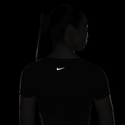 เสื้อเอวลอยแขนสั้นผู้หญิง Dri-FIT Nike One Fitted