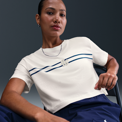 Nike Sportswear Club Women's Loose Cropped T-Shirt