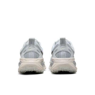 나이키 보메로 18 GORE-TEX 남성 생활 방수 로드 러닝화, 반사 디자인 포인트
