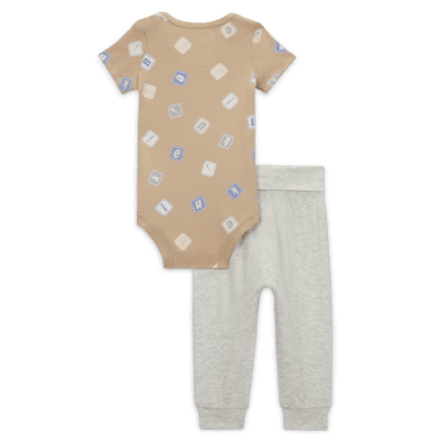 Conjunto de dos piezas de body estampado para bebé (0 a 9 meses) Nike