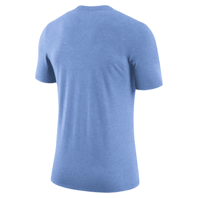 Playera de cuello redondo universitaria Nike para hombre UNC. Nike.com