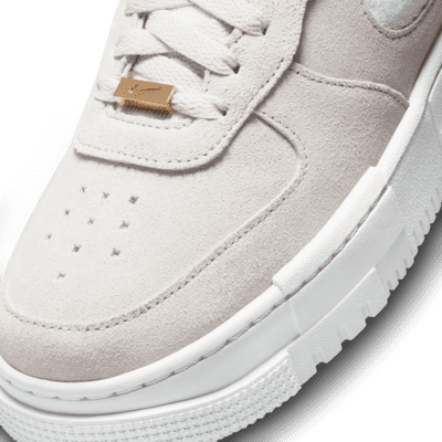 Chaussure Nike Air Force 1 Pixel pour Femme