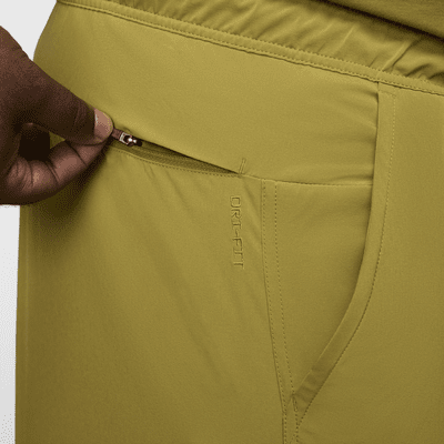 Shorts versátiles sin forro Dri-FIT de 13 cm para hombre Nike Unlimited