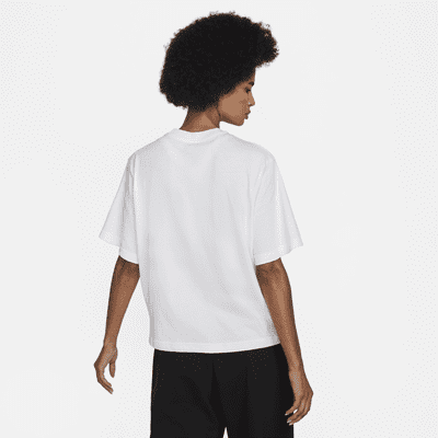 Nike Sportswear Essentials Women's Boxy T-Shirt.