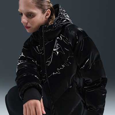 Chamarra acolchada Therma-FIT brillante para mujer Nike Sportswear