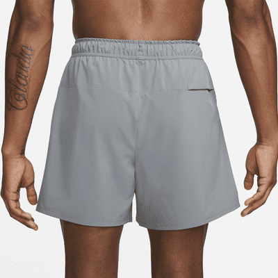 Shorts versátiles sin forro Dri-FIT de 13 cm para hombre Nike Unlimited