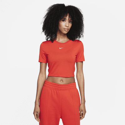 nike essential cropped tee