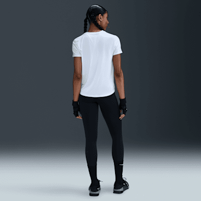 Nike One Classic Dri-FIT Kısa Kollu Kadın Üstü