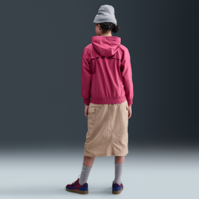 Chamarra Repel con gorro para niños talla grande Nike Sportswear Windrunner