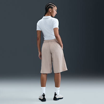 Nike Sportswear ruimvallende damesshorts met halfhoge taille op knielengte