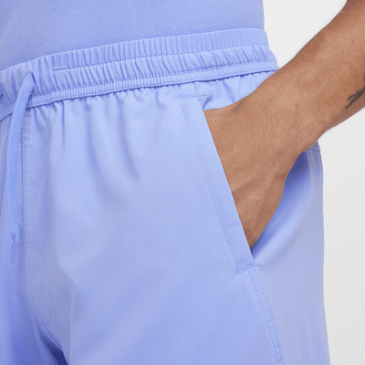 Nike Form vielseitige Dri-FIT Herrenshorts ohne Futter (ca. 18 cm)