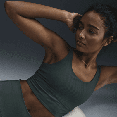 Brassière de sport longue rembourrée à maintien léger Nike Zenvy Rib pour femme