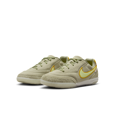 Nike Jr. Tiempo Streetgato LE Low-Top-Fußballschuh für Hallen- und Hartplätze