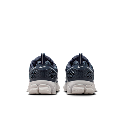 Tenis con detalles reflejantes para niños grandes Nike Vomero 5