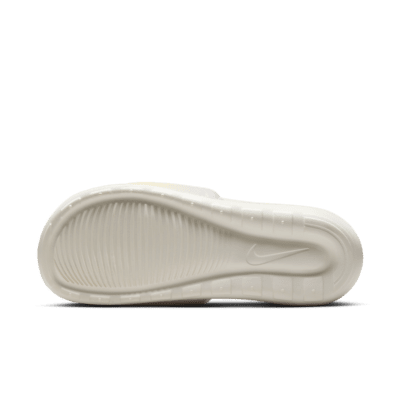 Ciabatta con stampa Nike Victori One – Donna