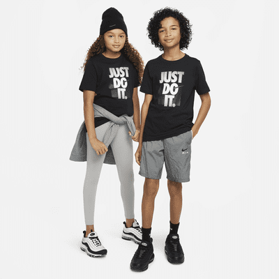 Nike Sportswear Older Kids' T-Shirt. Nike RO