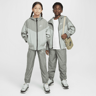 Chamarra Repel para niños talla grande Nike Sportswear Windrunner EasyOn