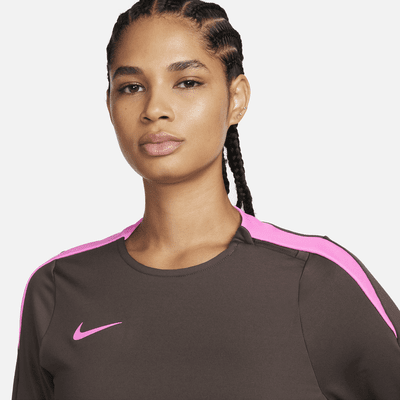 Playera de cuello redondo de fútbol Dri-FIT para mujer Nike Strike