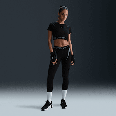 Nike Pro Dri-FIT kürzer geschnittenes Kurzarmshirt mit Grafik (Damen)