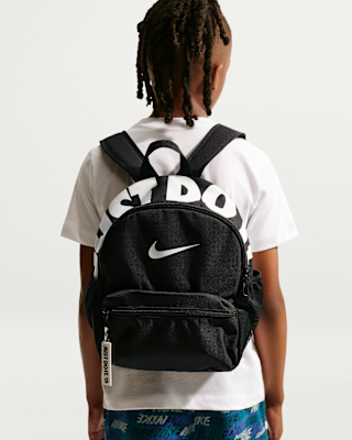 backpacks nikes Nike Varsity Elite Backpack with Air Max Comfort; Laptop Sleeve This 30L pack holds everything you need to get to and from school or the gym without sacrificing durability or style Nike Brasilia Backpack