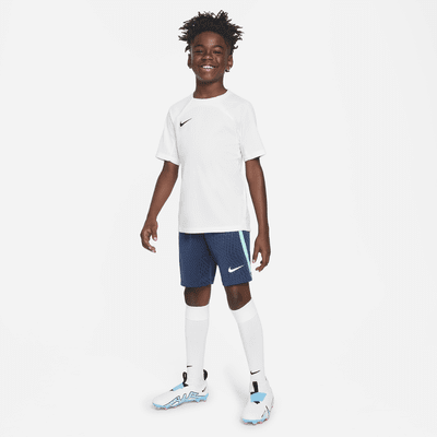 Nike Dri-FIT Strike Older Kids' Football Shorts. Nike ZA