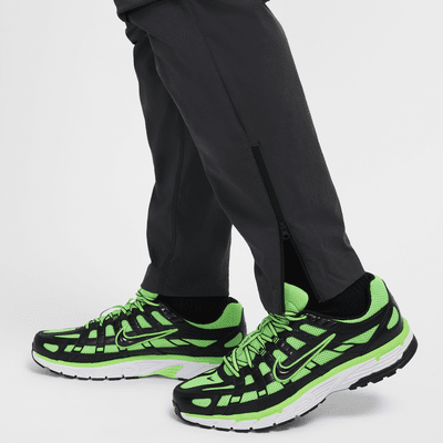 Pantaloni in tessuto Nike Tech – Uomo